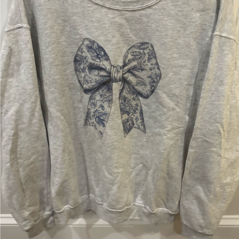 Jerzees Light Gray Crewneck with Light Blue BowDesign NWOT Side Large